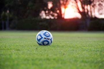 尴尬了！皇马发文祝库库雷利亚夺冠，FIFA仍显示其为切尔西球员｜爱游戏体育官方网站（配图示意）
